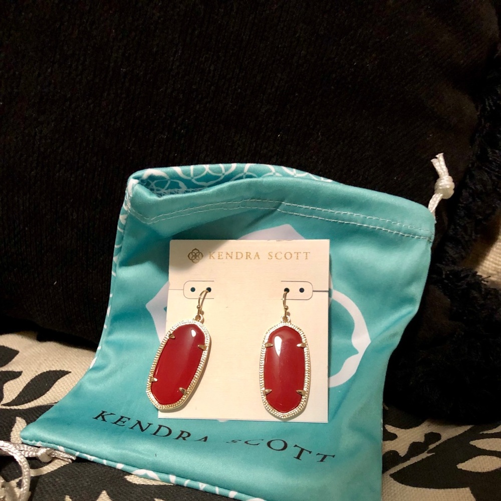 NWOT Kendra Scott Elle Earrings